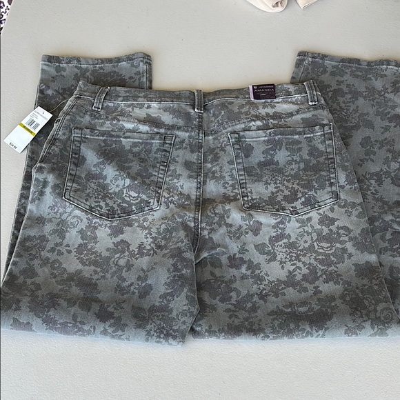 Gloria Vanderbilt Floral Gray Slim Jeans - Picture 8 of 9
